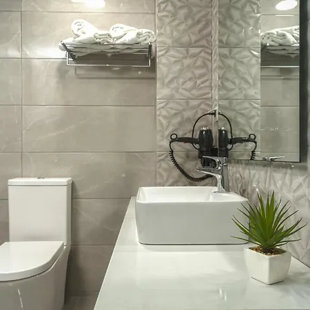 Daire Iris & Rhea Junior Tsilivi (Zakynthos)